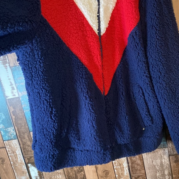 NWOT UGG medium fuzzy soft red white and blue jacket - Picture 8 of 16